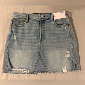 Arizona Jean Company Light Wash Distressed Denim Mini Skirt NWT size 11